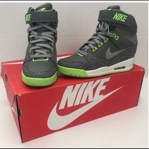 Nike Air Revolution Sky Hi - Size 8